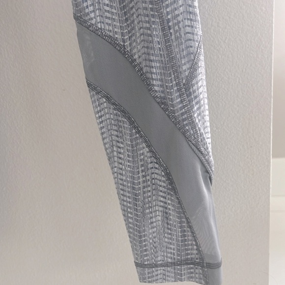 Lululemon inspire tight II mesh grey leggings size 6 - Picture 6 of 8